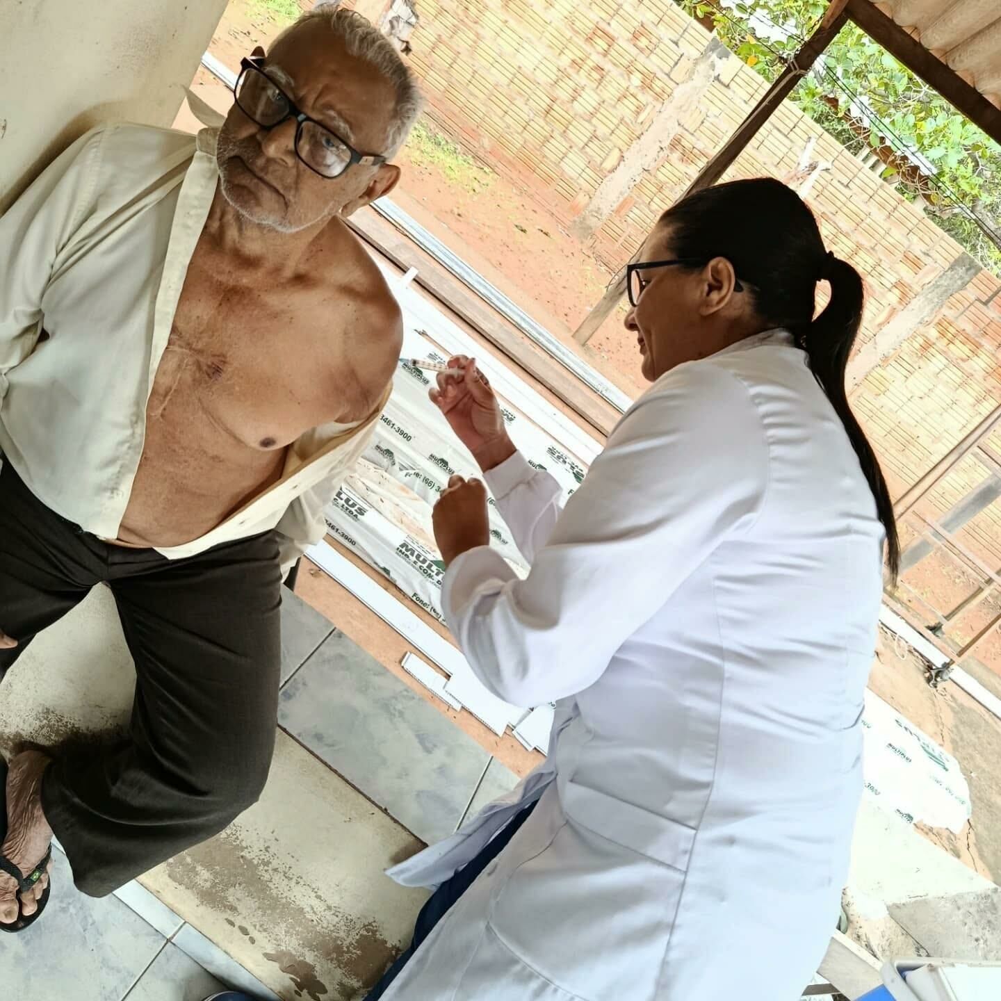 Imagem de compartilhamento para o artigo Alcinópolis intensifica vacinação contra gripe com atendimento domiciliar a idosos da MS Todo dia